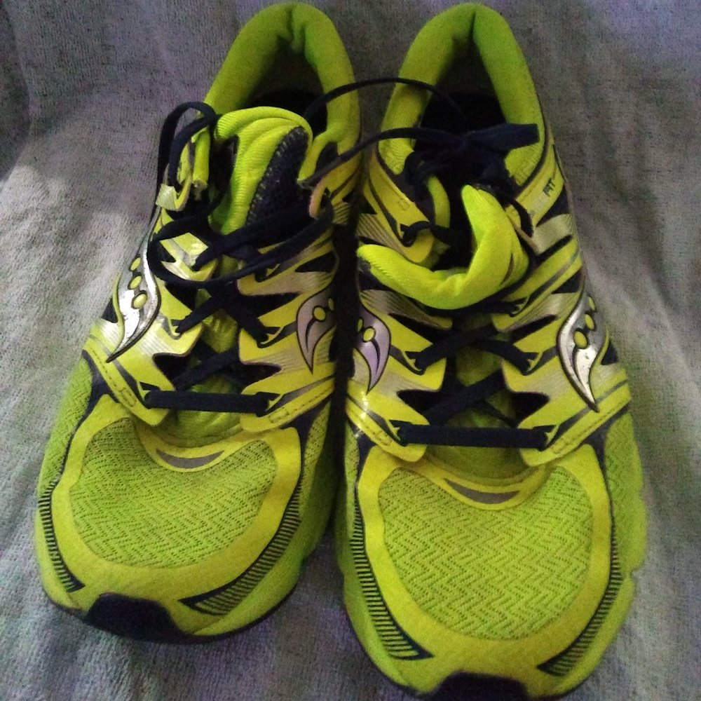 Saucony Men's Zealot ISO Fit Power Grid+ Running Shoe size 10 Pre Owned Yellow